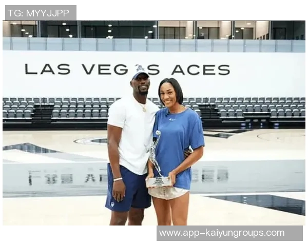 热火祝贺阿贾夺生涯第三冠阿德巴约与其合影庆祝 热火祝贺阿贾夺生涯第三冠阿德巴约与其合影庆祝