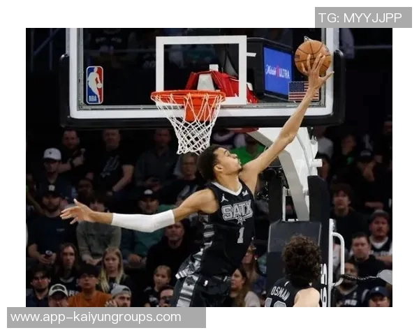 文班亚马新打法显成效全场仅9次出手却贡献全队最高5助攻 文班亚马新打法显成效全场仅9次出手却贡献全队最高5助攻