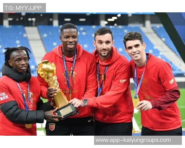 海港新闻官分享球队全家福穆斯卡特居中六名外援齐聚一堂 海港新闻官分享球队全家福穆斯卡特居中六名外援齐聚一堂