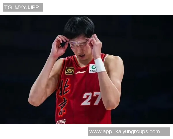 周琦表现惊艳豪华两双助力球队赢得比赛展现超强统治力