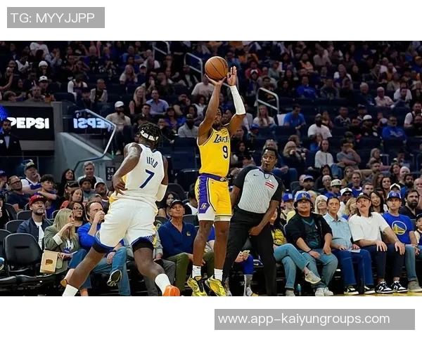 布克谈客战快船主场揭幕战:对手必将展现强烈侵略性 布克谈客战快船主场揭幕战:对手必将展现强烈侵略性