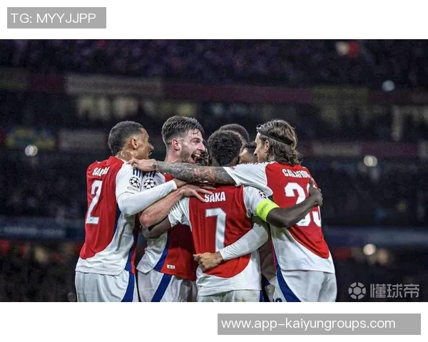 阿森纳球员提前布局拦截战术在中场线前的精彩表现