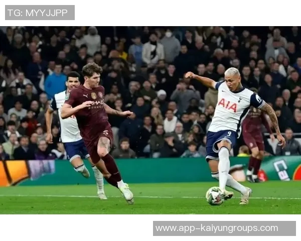 库杜斯在对阵利兹联时六次过人全成功成为2024年英超新星 库杜斯在对阵利兹联时六次过人全成功成为2024年英超新星